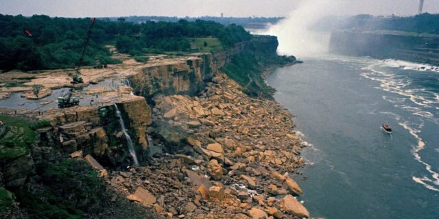 Ниагарский водопад высох в 1969 году.