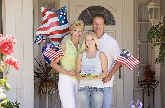 Обычные люди. Почему у россиян сформировался к ним такой негативный стереотип - непонятно.   