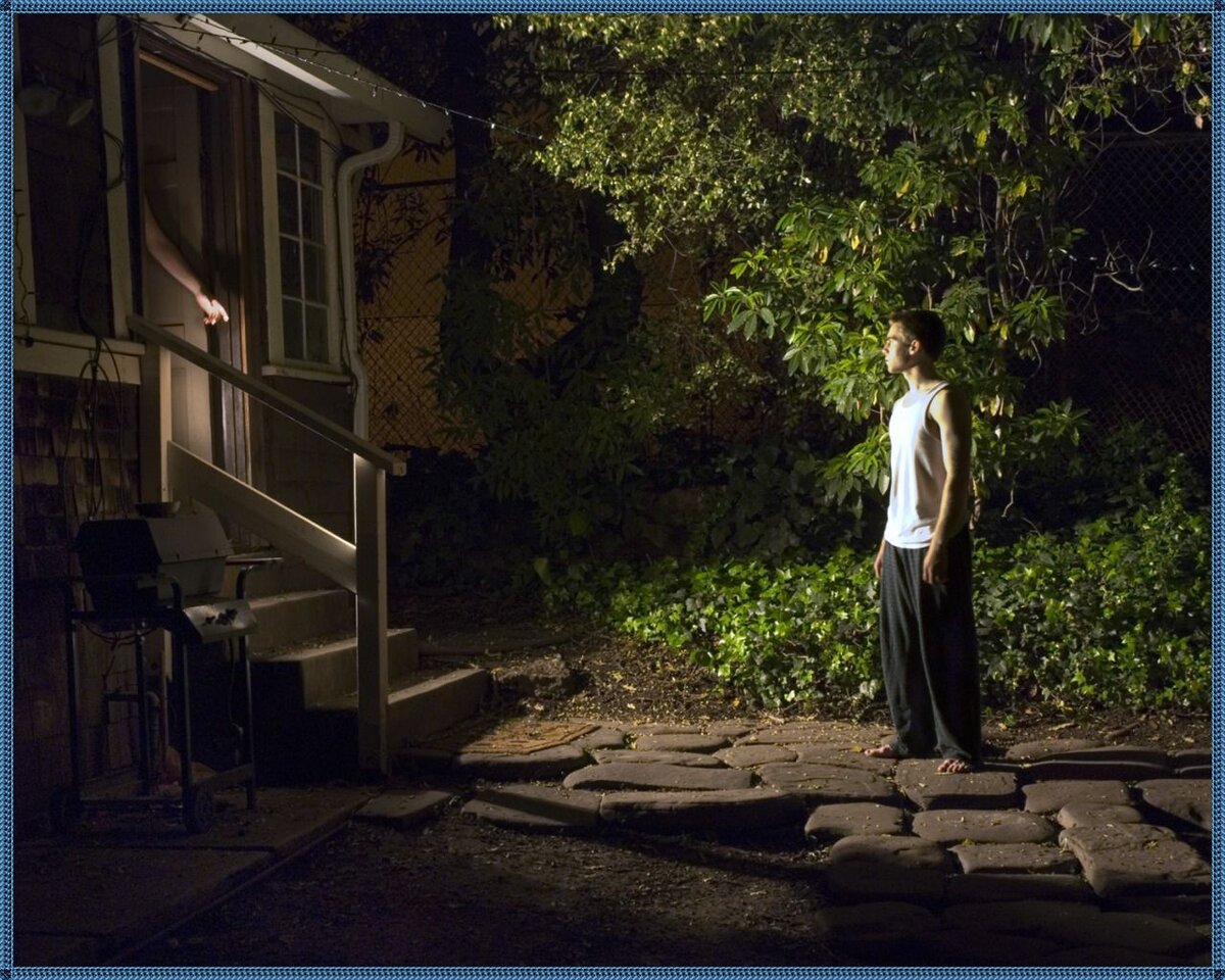 ОН НЕ КРЮГЕР ФРЕДДИ, ОН КРЮДССОН ГРЕГОРИ, АМЕРИКАНСКИЙ ФОТОГРАФ, ХОТЯ ...