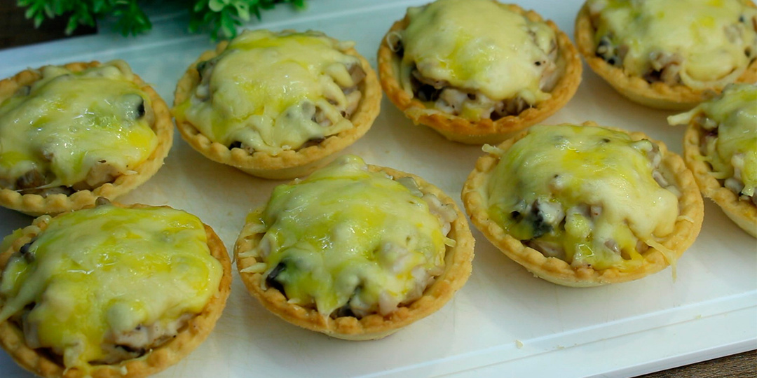 Очень вкусная закуска в тарталетках: готовлю на праздничный стол или на завтрак (в составе курица, грибы и сыр, съедается всегда первой)