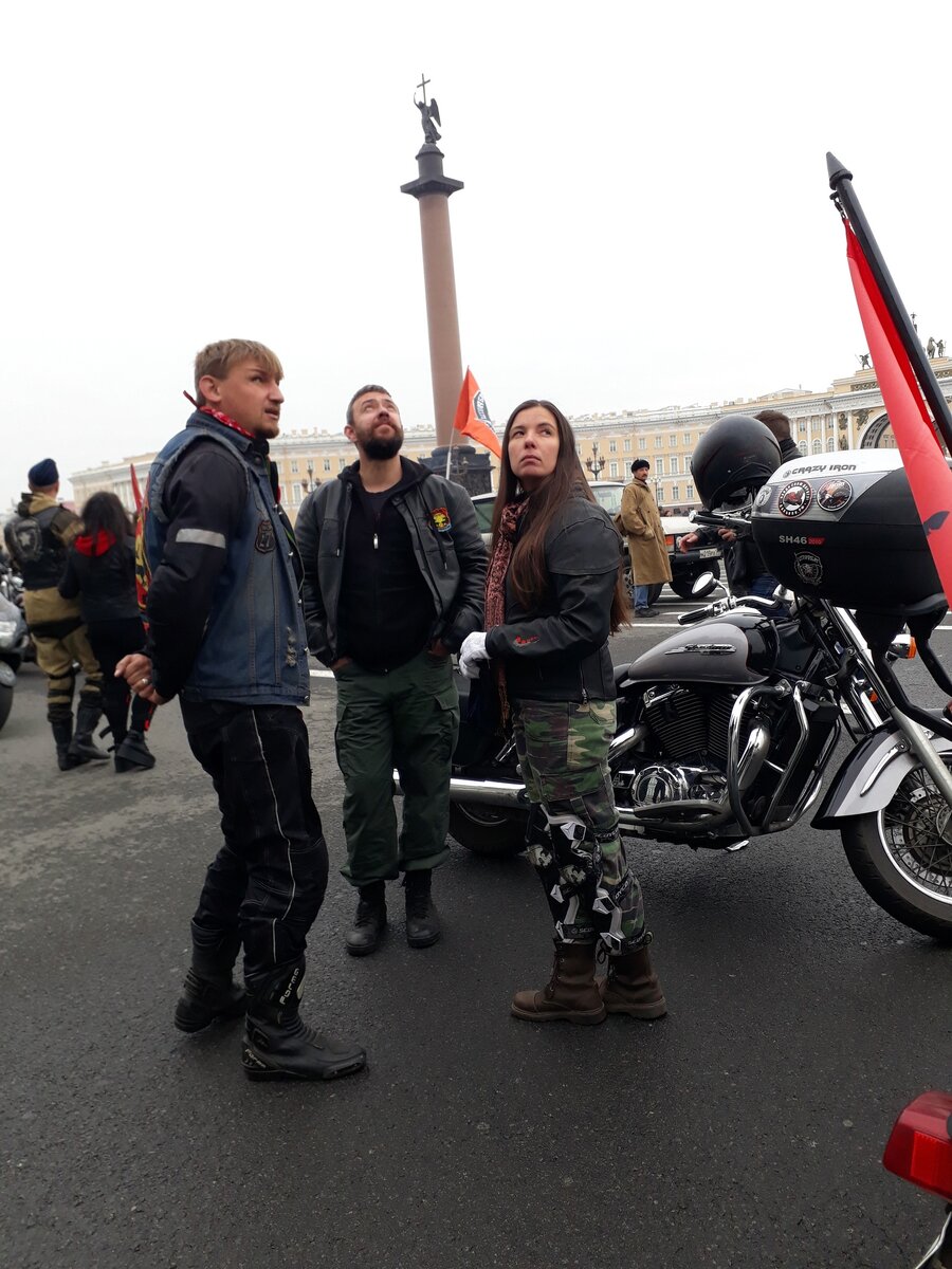 На закрытии мотосезона в 2019году, наблюдаем за квадракоптером, тогда это было можно