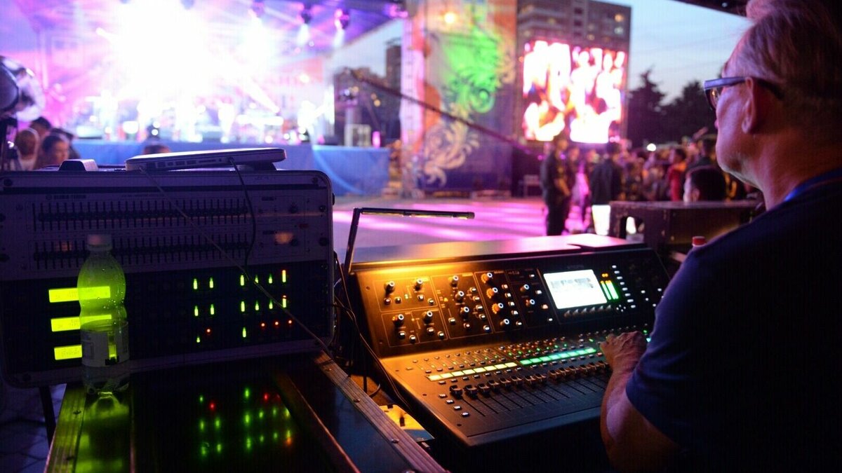     В 78-ю годовщину Великой Победы музыкальный коллектив «Хор Турецкого» выступит с концертом (6+) на площади Минина и Пожарского в Нижнем Новгороде. Мероприятие начнется 9 мая в 19:00. Об этом сообщают представители группы на своем официальном сайте.