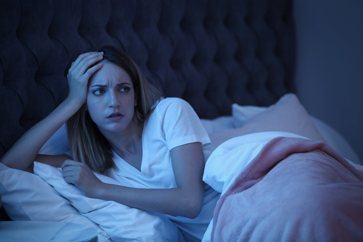 Emily insomnia. Ночное Пробуждение причины. Пробуждение без причины ночью. Ночные пробуждения с чувством голода. Трудно спать по ночам из за проблем с дыханием