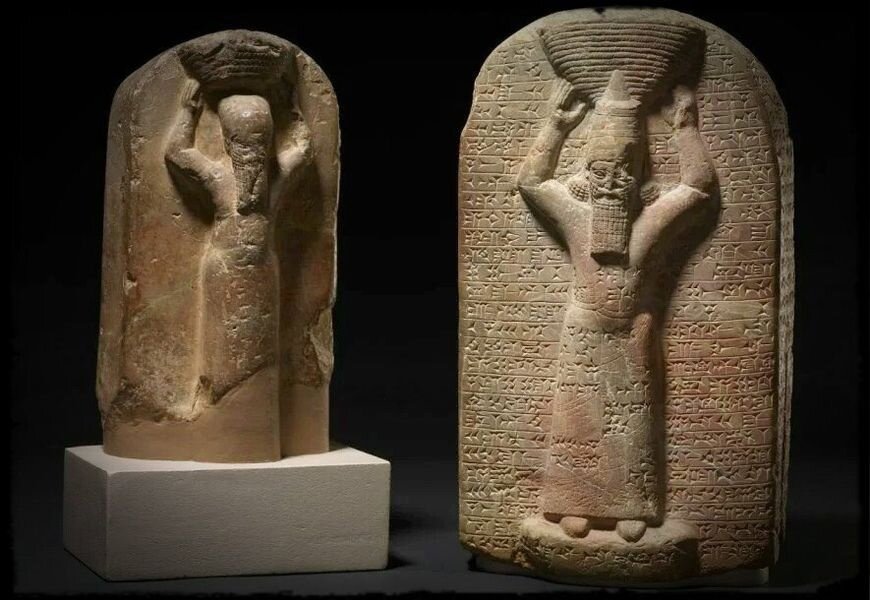 Шамашшумукин и Ашшурбанапал, изображённые в виде строителей храма с корзинами глины над головами