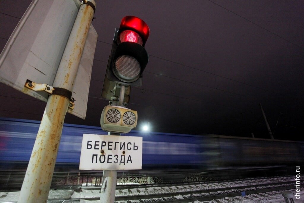    Происшествие случилось 6 мая в 00:46 на оборудованном автоматической сигнализацией неохраняемом железнодорожном переезде.