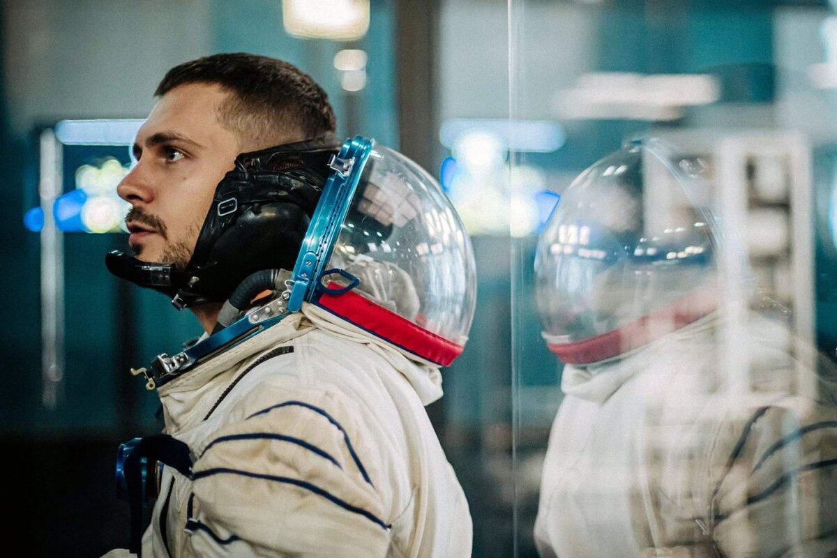 Вызов создатели. Вызов фильм 2022. Космонавт олег новицкий посадка. Юлия пересильд в космосе. Вызов фильм 2018.