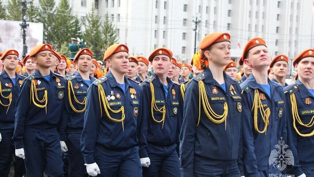     В День Победы 9 мая на площади имени Ленина в краевой столице прошел торжественный Парад Победы.