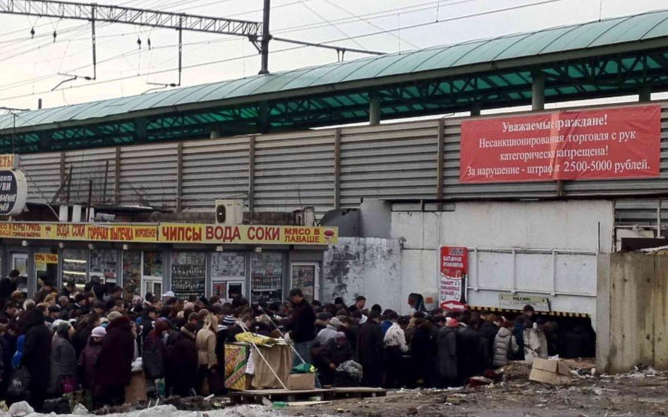 Московский метрополитен станция Выхино. Метро Выхино 1990-е. Станция метро Выхино 2000. Станция Выхино 2000 год.