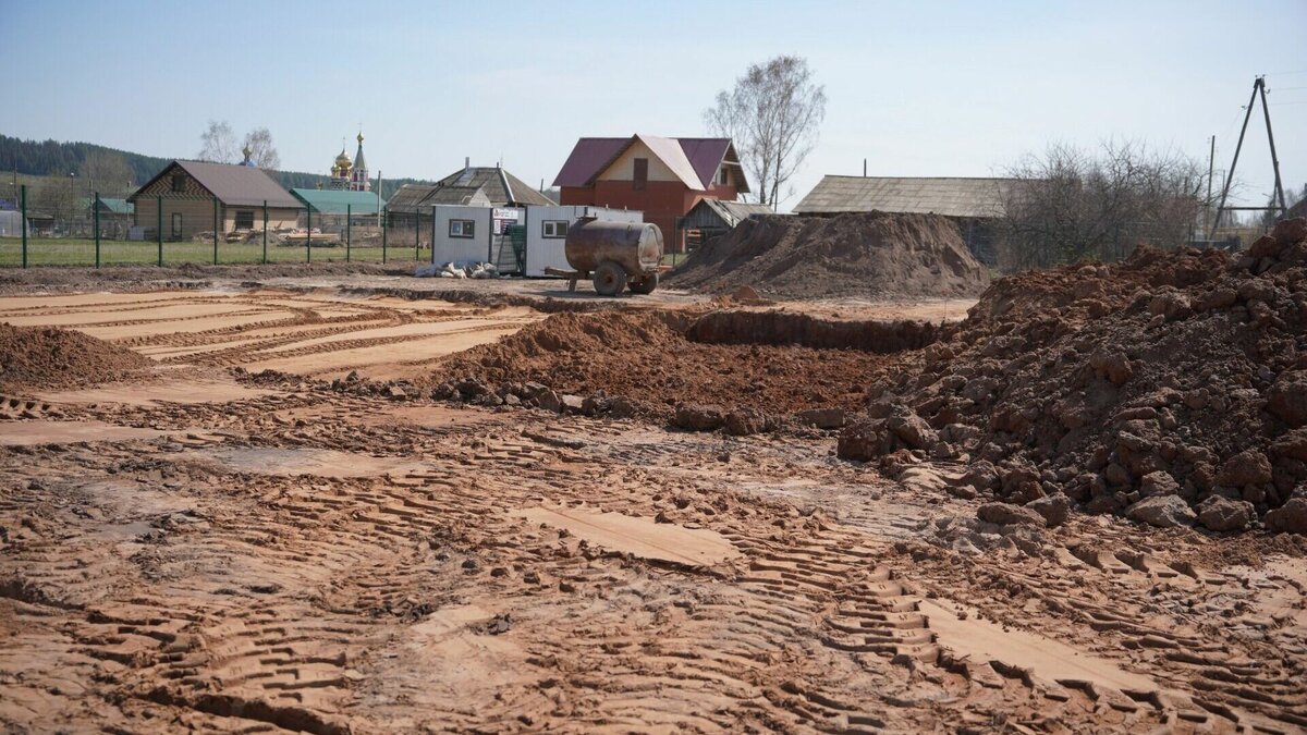     Строительство новой врачебной амбулатории началось в селе Норья Малопургинского района, местные жители ждали этого несколько лет.