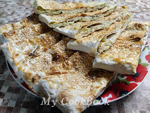 Вкусная закуска из лаваша с сыром и зеленью в духовке