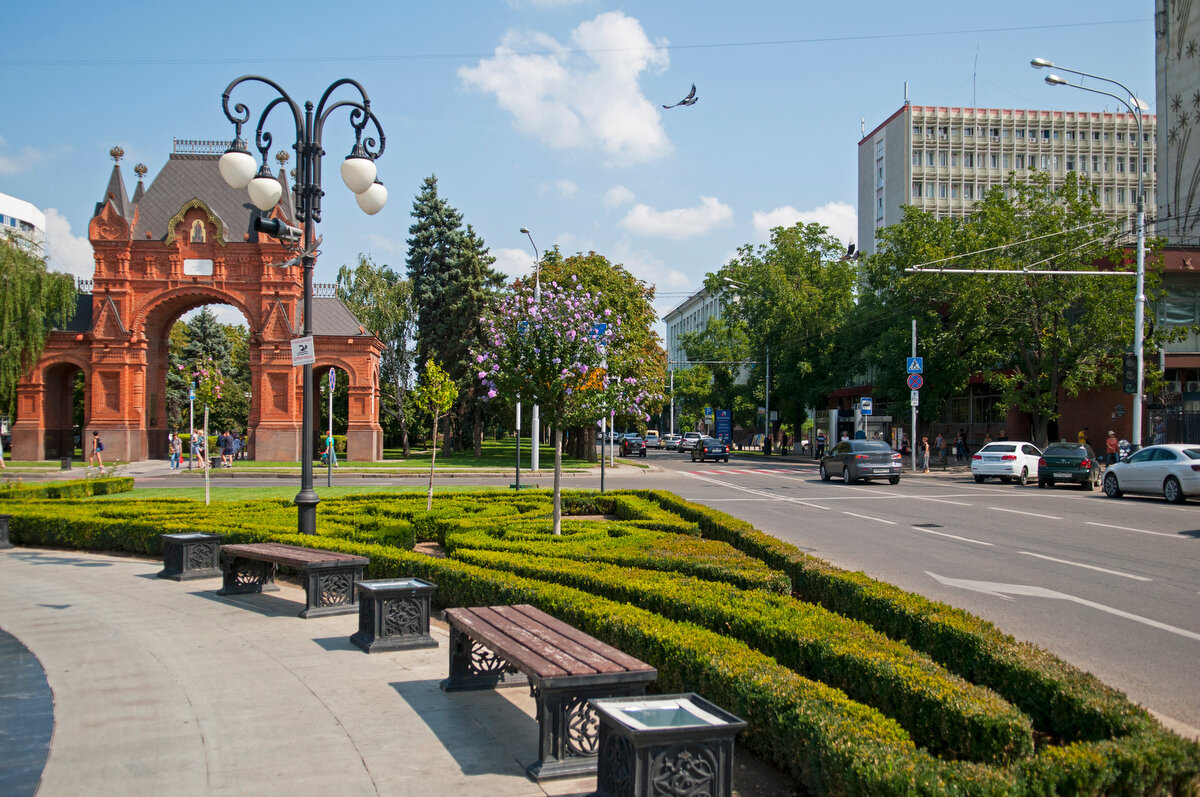 Александровская арка на улице Красной. Фото с сайта Яндекс.Картинки.