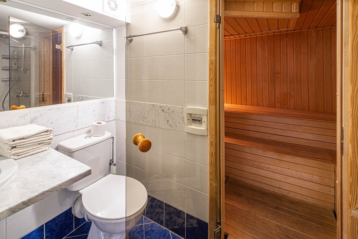 Сауна вполне может разместиться в вашей ванной комнате