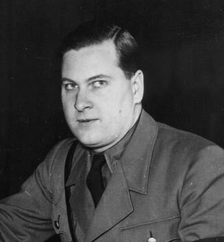 Да, штрудлики он любил. И брецели тоже. А еще трдло чешское, его в Вене продавали.