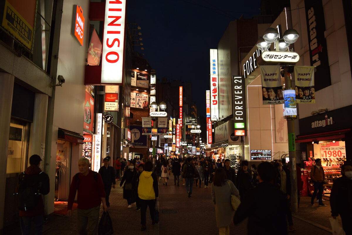 Вечерком японцы спешат выпить чего-нибудь горячительного