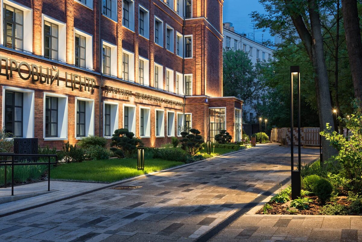 На фото — проект компании «Мартини РУС»: подсветка Бизнес-центра Успенский 8 в Москве