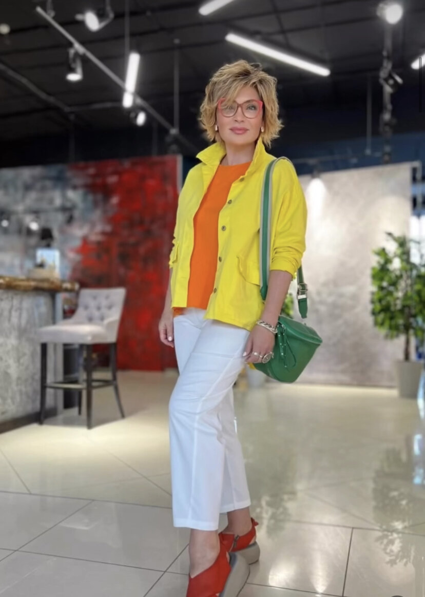 Streetstyle: 16 образов с соломенными сумками-корзинками на лето