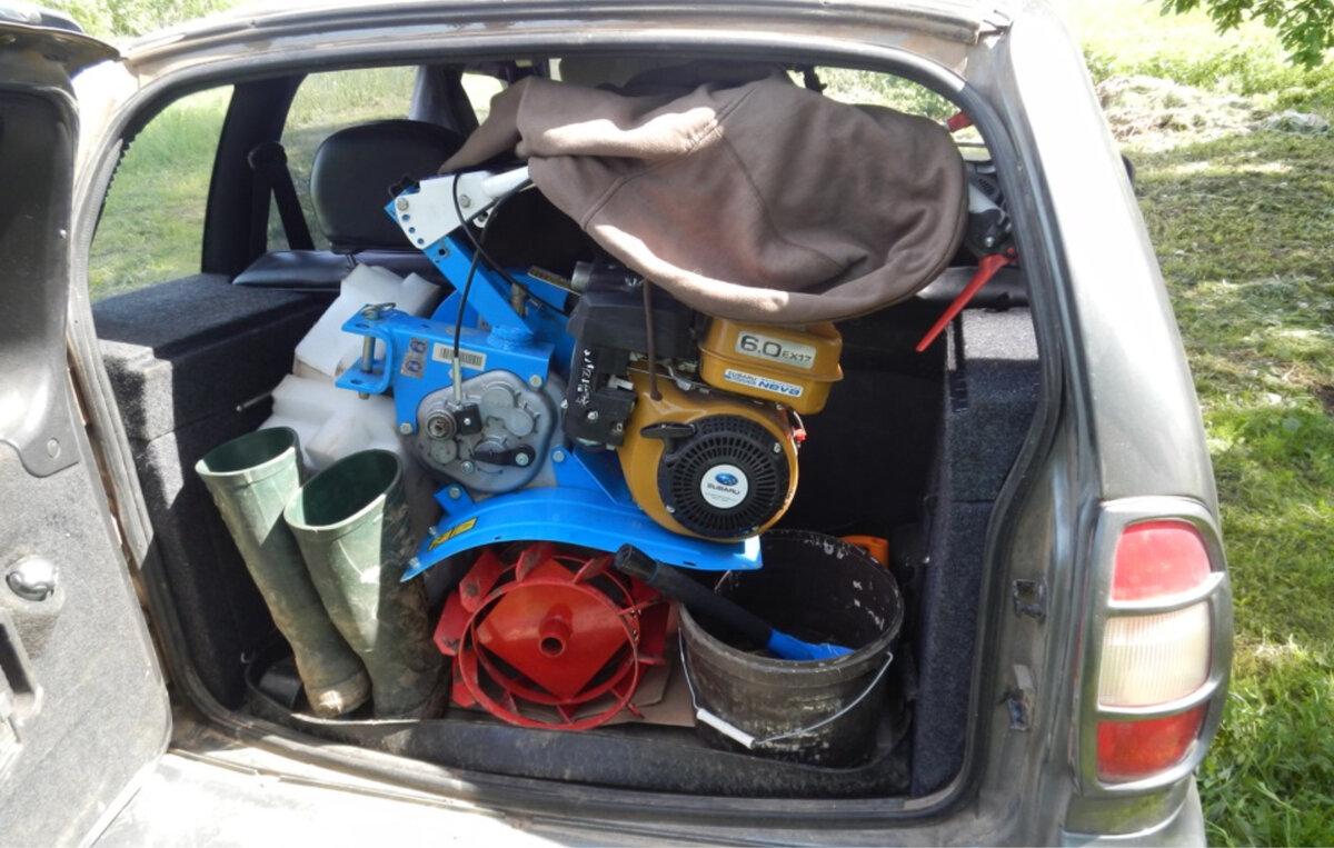 А этот еще походит. Chevrolet Niva и "Нева"будто созданы друг для друга :)