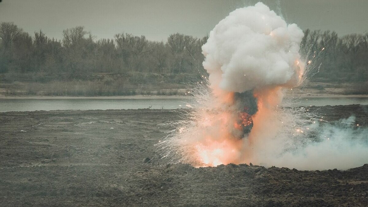     Пограничники в Белгородской области остановили группу из 20 диверсантов, которые пытались проникнуть на территорию региона.