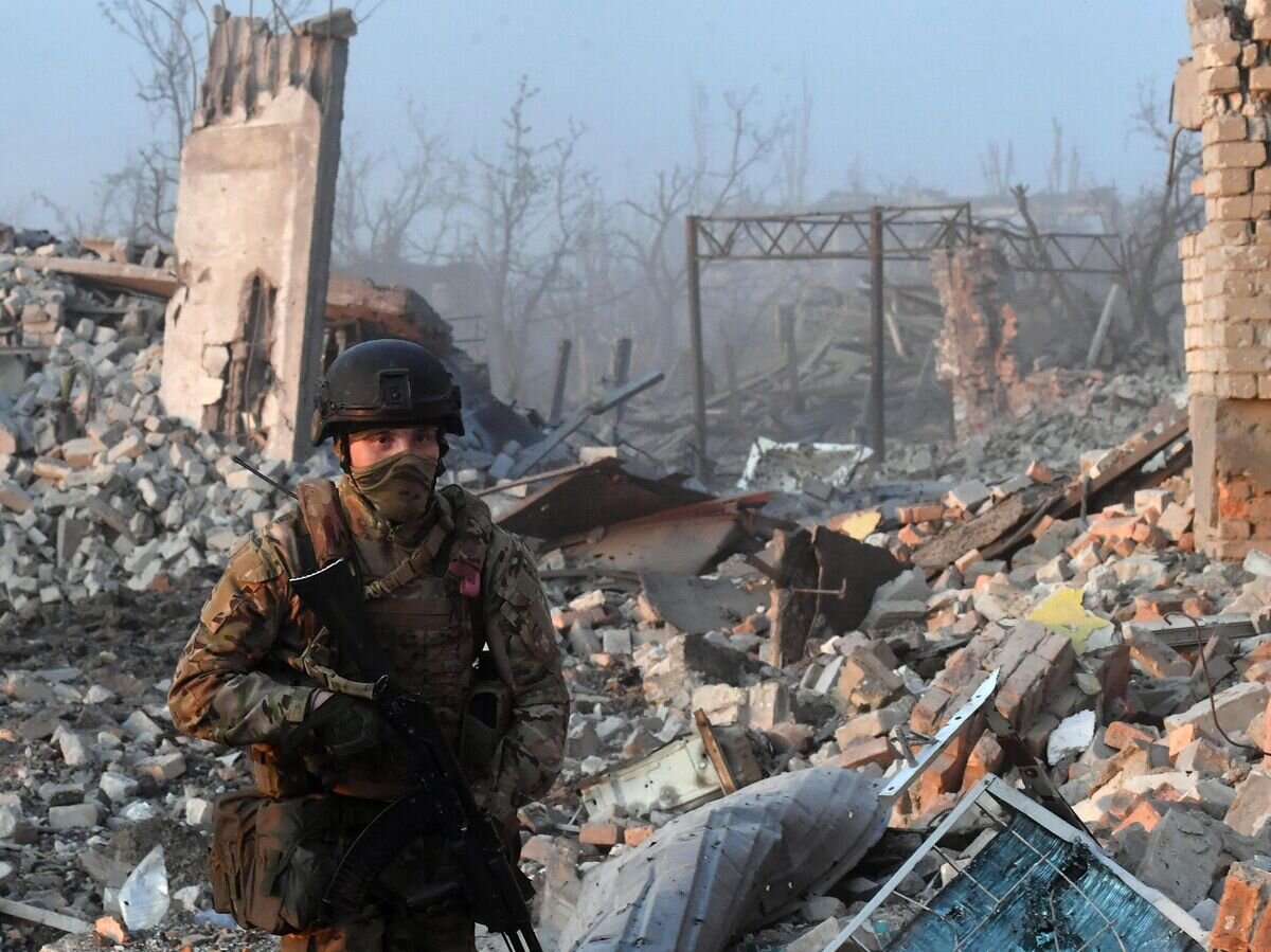    Боец ЧВК "Вагнер" в Артемовске© РИА Новости