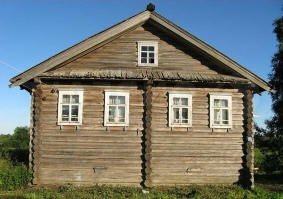 Древний деревянный дом
