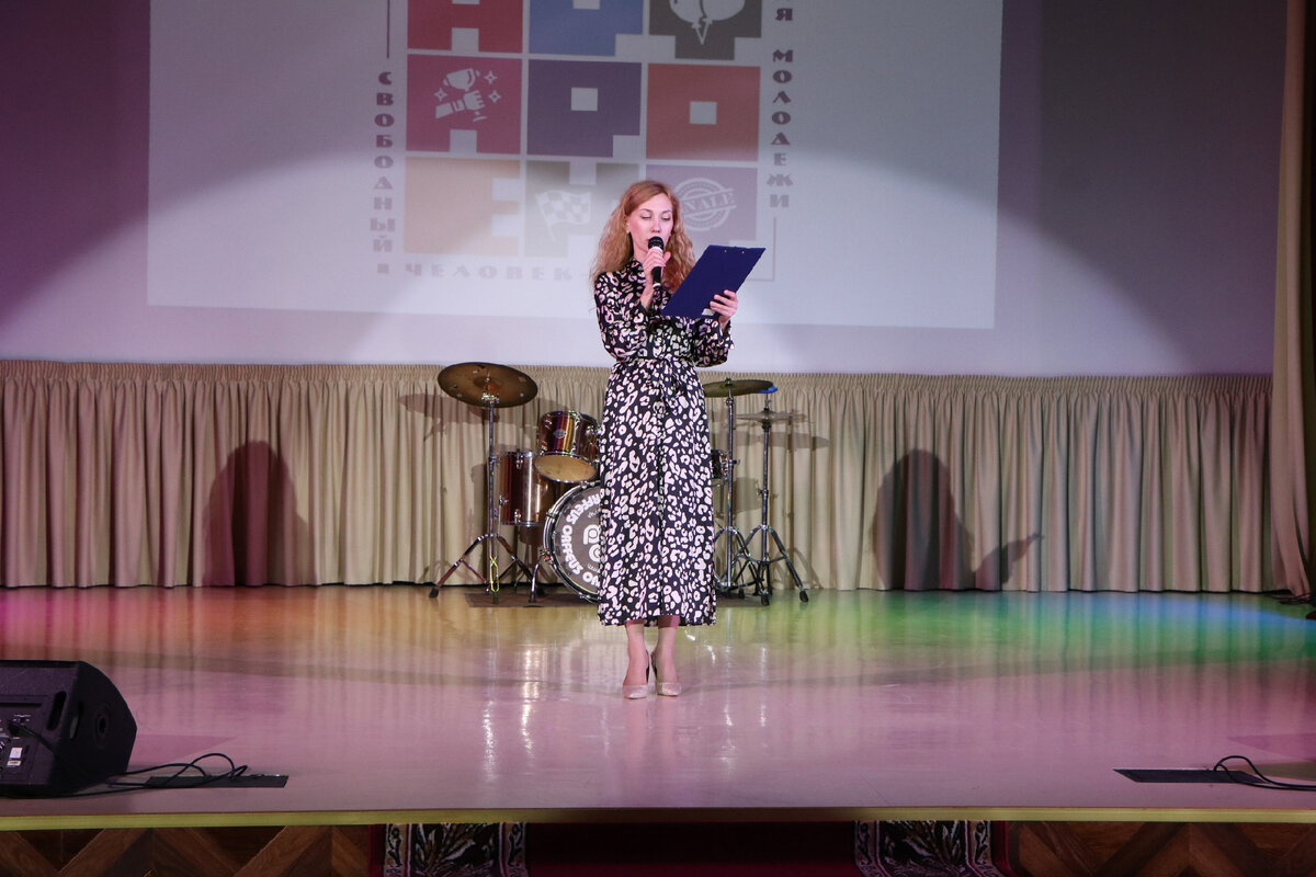 Ведущая и организатор арт-проекта "Свободный человек" - Юлия Ларина (фото с официальной страницы ДК г.о. Щербинка ВКонтакте) 