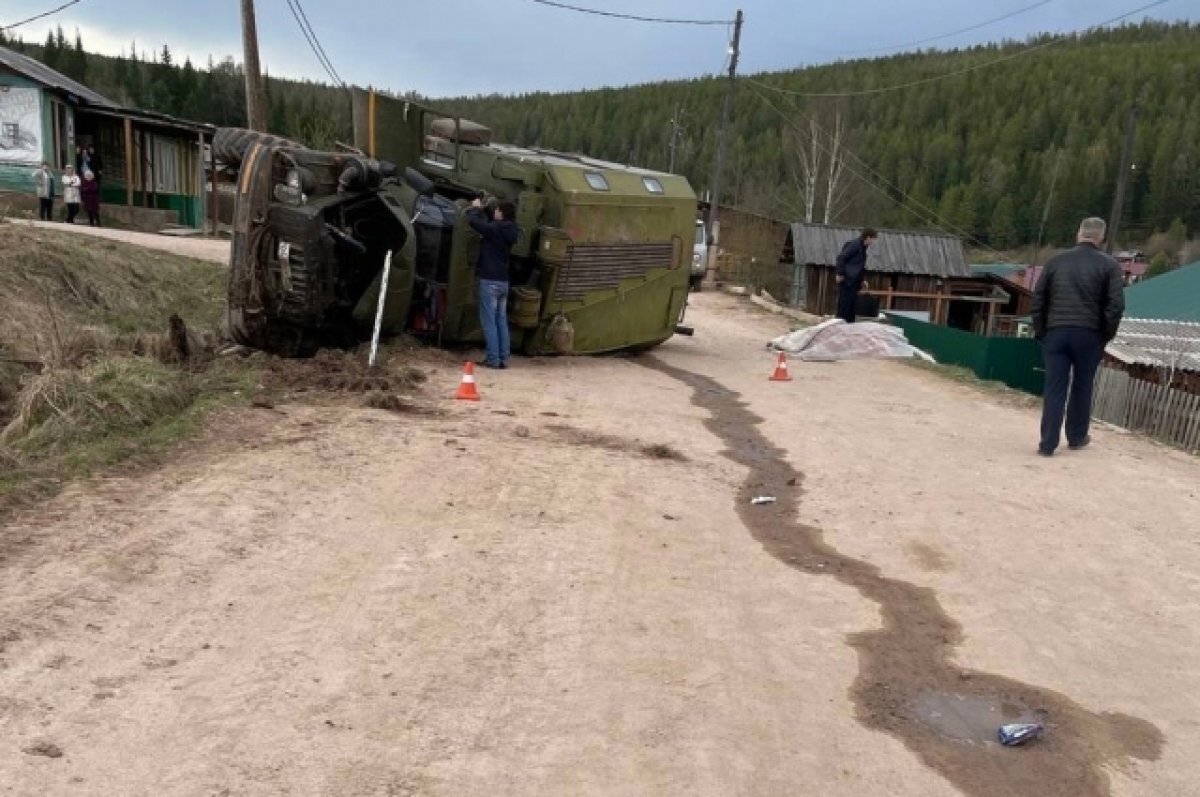    Человек погиб при опрокидывании автофургона ЗИЛ в Усть-Кутском районе