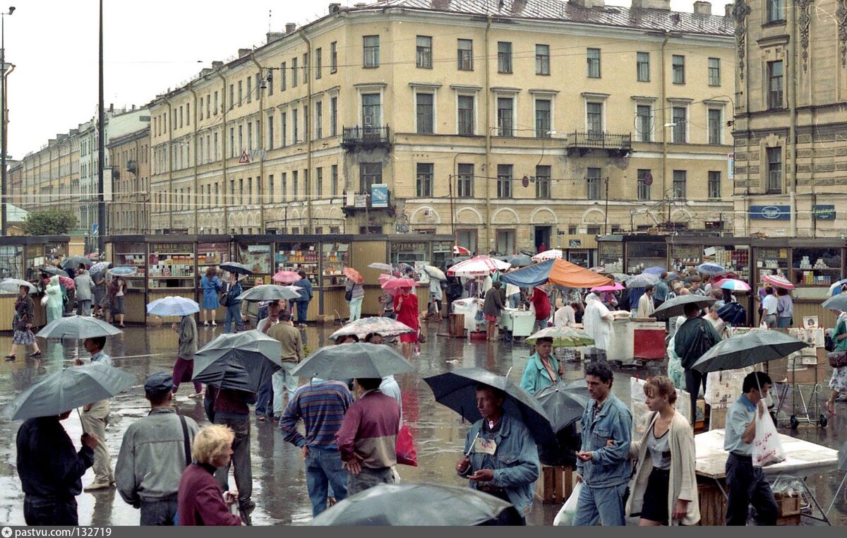 Сенная площадь...