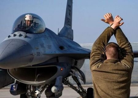    Украинские пилоты уже начали обучение на F-16 в нескольких странах Европы