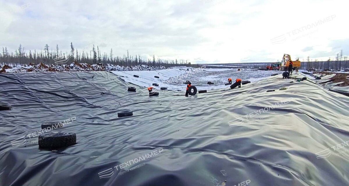 Укладка геотекстиля, геомембраны и гидромата "ТехПолимер"