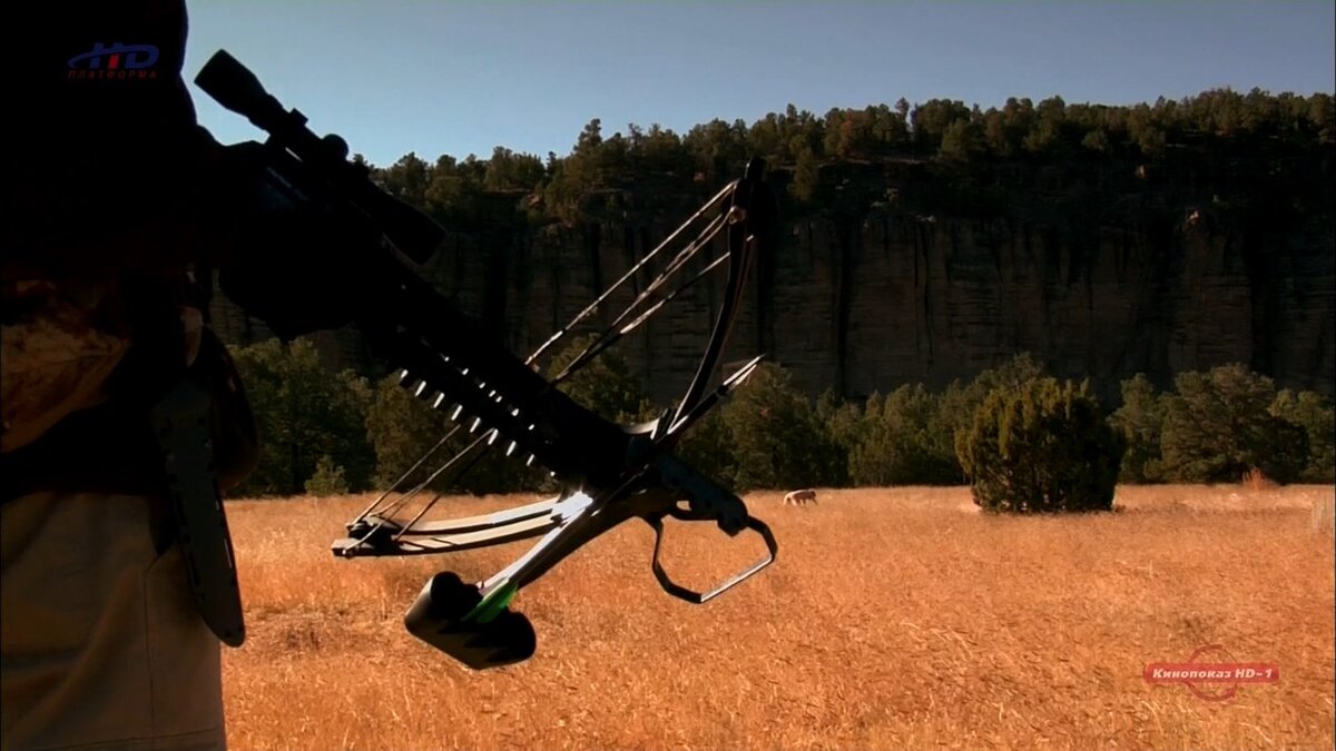 Как нам позже станет известно, убийца - любитель витиеватых сафари с квестом по выслеживанию жертвы. Ради эффектной вступительной сцены маньяка лишили удовольствия и бросили жертву под нож с первых же мгновений.