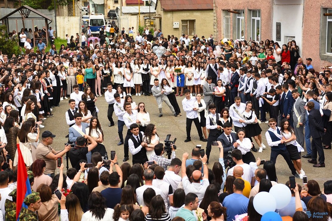 Душераздирающий «Последний звонок» в блокадном Нагорном Карабахе (Арцахе). Фоторепортаж