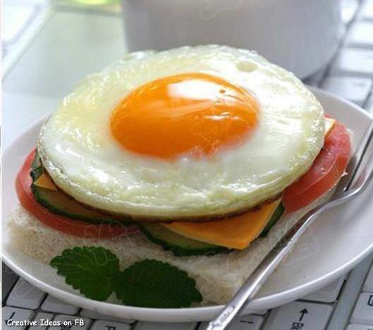     Лайфхак: как сделать идеально круглую яичницу на обычной сковороде