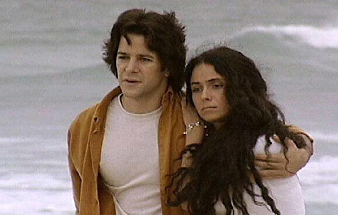 Лукас (Мурило Бенисиу) и Жади (Джованна Антонелла). Кадр из сериала "Клон", 2001