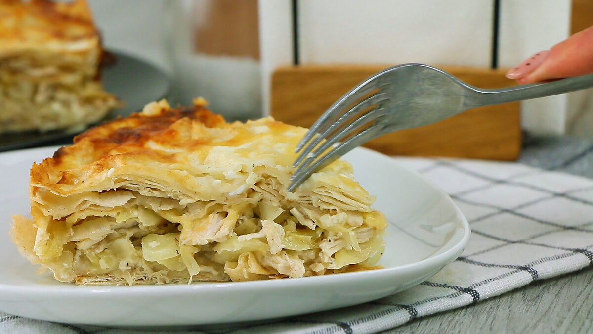 А давайте из лаваша приготовим вкусный и простой пирог. Из лаваша мне очень нравятся пироги, не нужно готовить тесто, можно использовать как сладкую начинку, так и солёную.-13