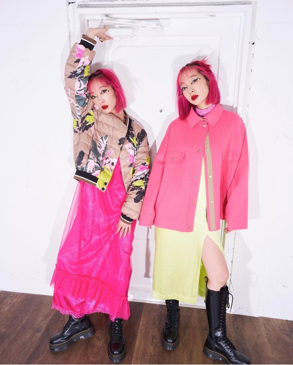 Японские инфлюенсеры - близняшки Ами и Айа.