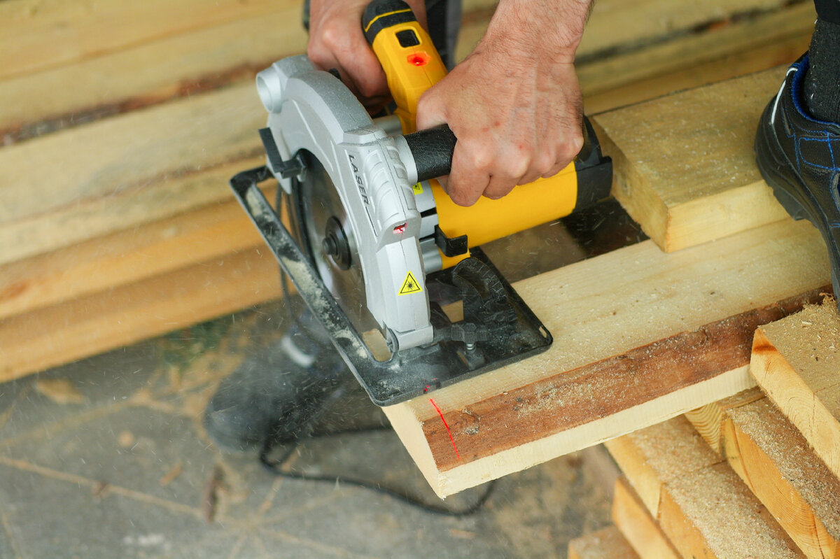 Обзор циркулярной пилы Denzel CS-210