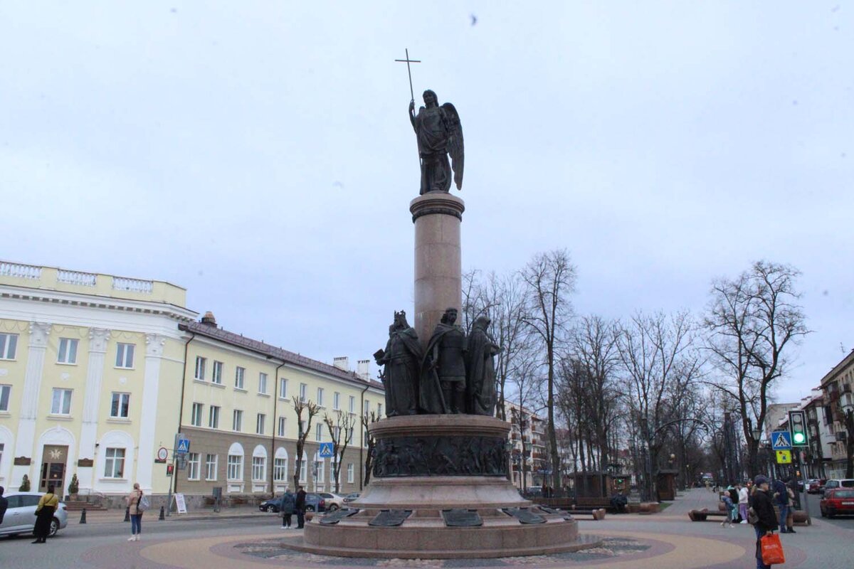 Памятник 1000-летию Бреста