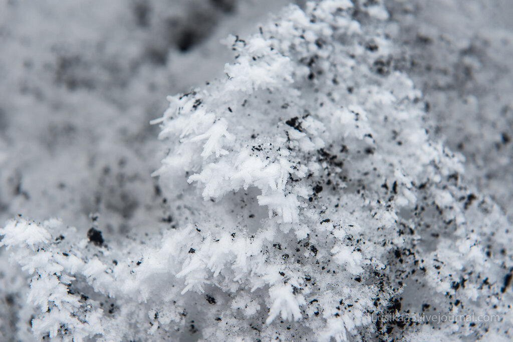 Снег и пепел. В сюжете свою далеко не последнюю роль сыграют обе субстанции