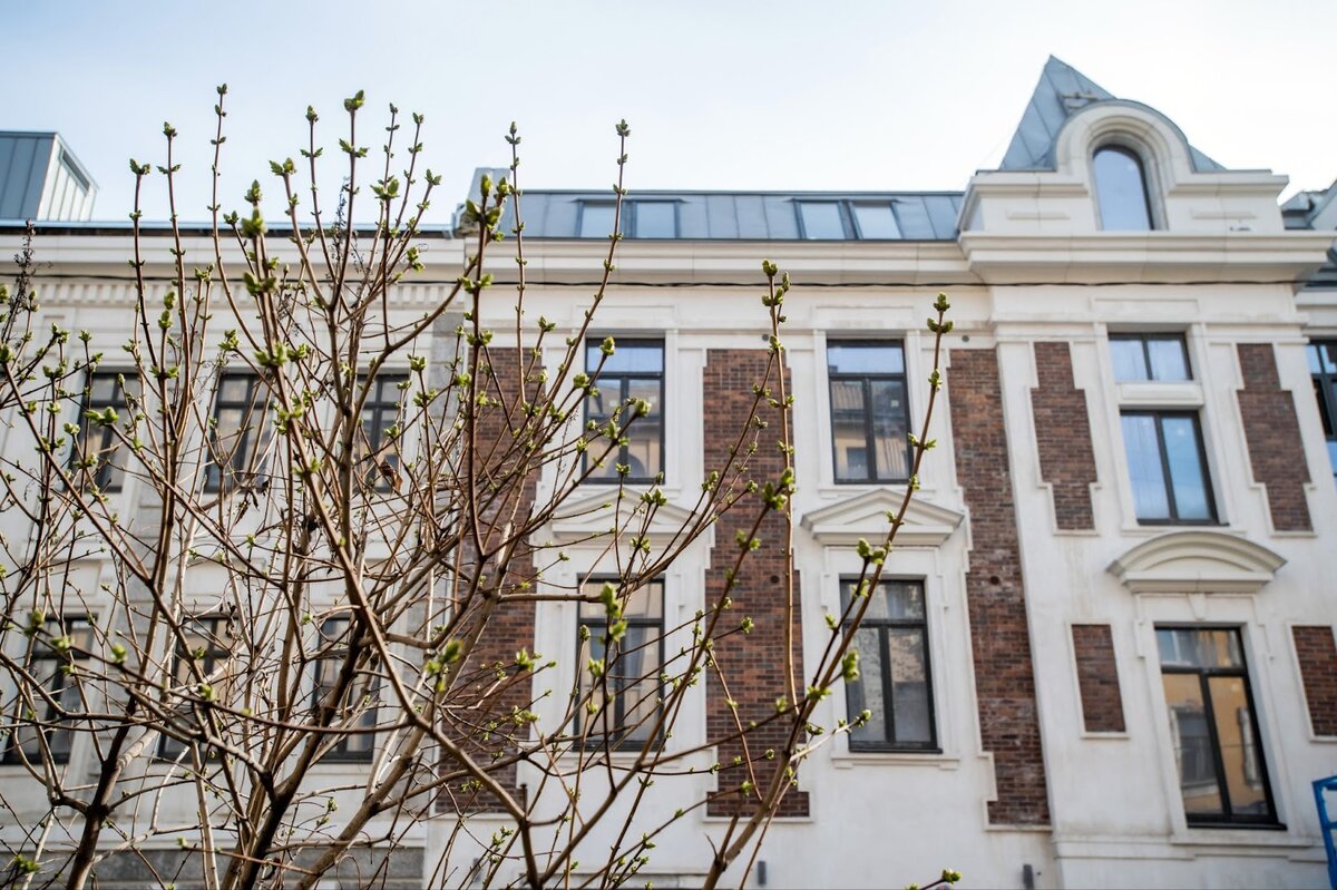 Вид на квартиру с башней с 12-й Красноармейской