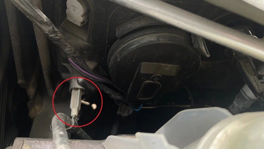 Винт для регулировки светового пучка по горизонтали на а/м Lada Largus