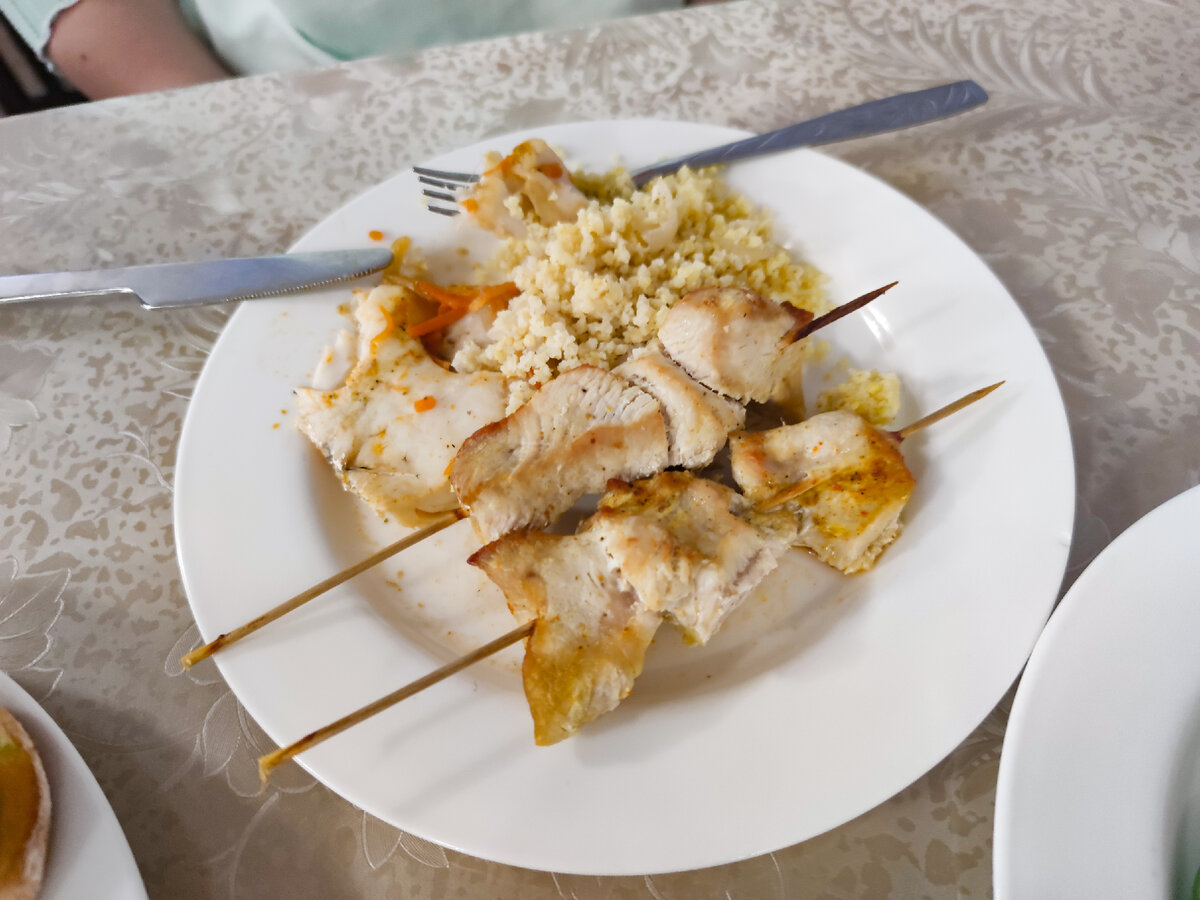 Гарнир из крупы и куриный шашлычок — полезная еда
