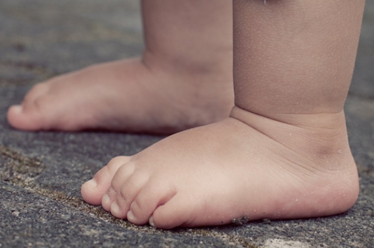    Годовалый малыш умер в Ленобласти от кусочка моркови, который дала бабушка