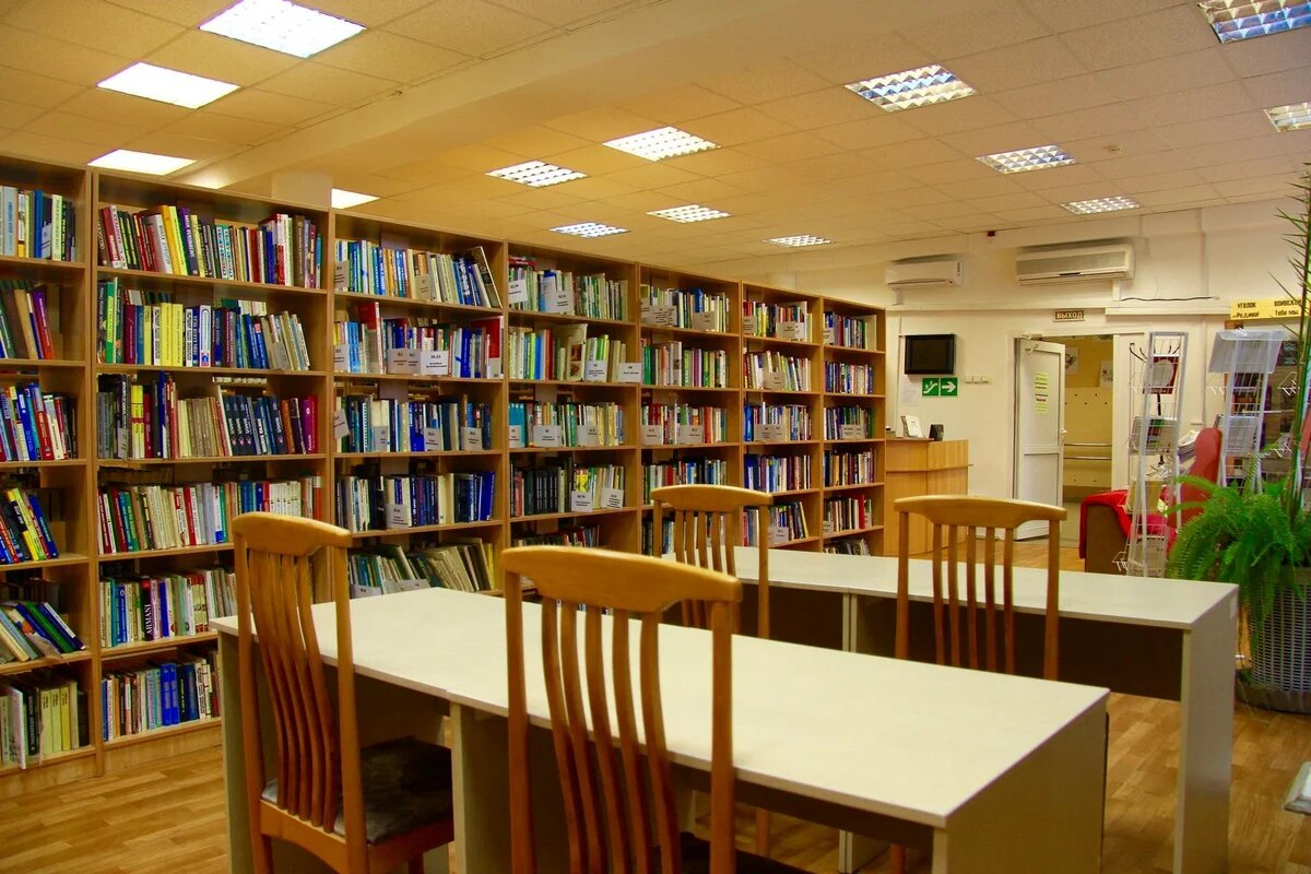 Читательный зал в библиотеке в Великобритании