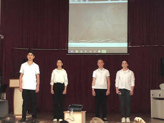 В связи с Международным днём русского языка в Степанакерте состоялся конкурс чтецов. Фоторяд