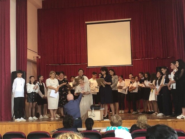 В связи с Международным днём русского языка в Степанакерте состоялся конкурс чтецов. Фоторяд