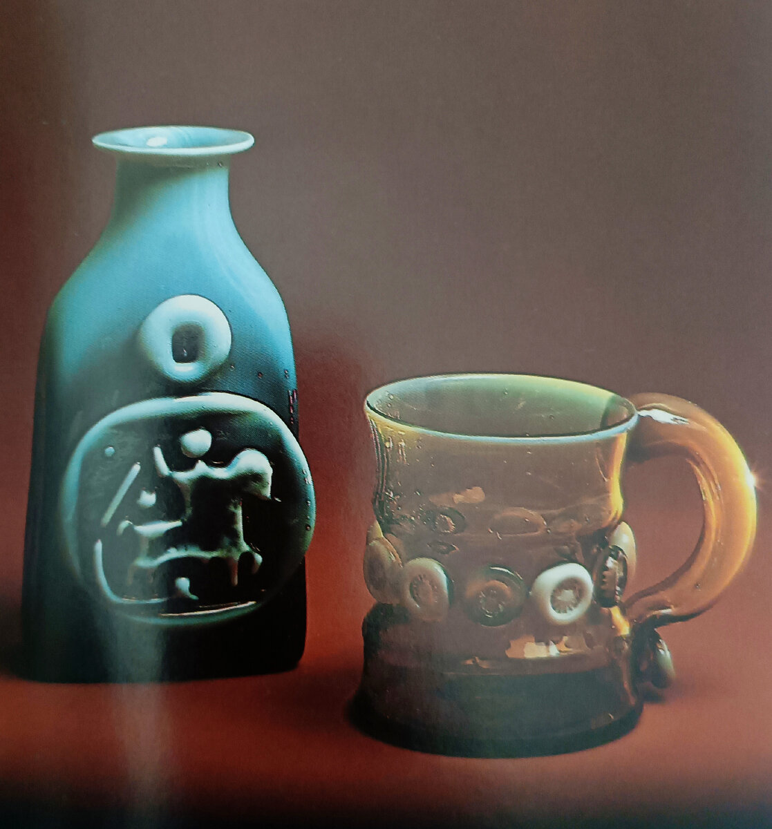 В.Я. Шевченко. Штоф и кружка "Русская". 1968. Дятьково, Брянская обл. Сульфидно-цинковое стекло.