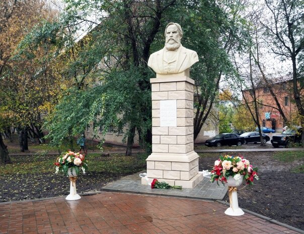 Бюст Ивана Зимина в Орехово-Зуеве 