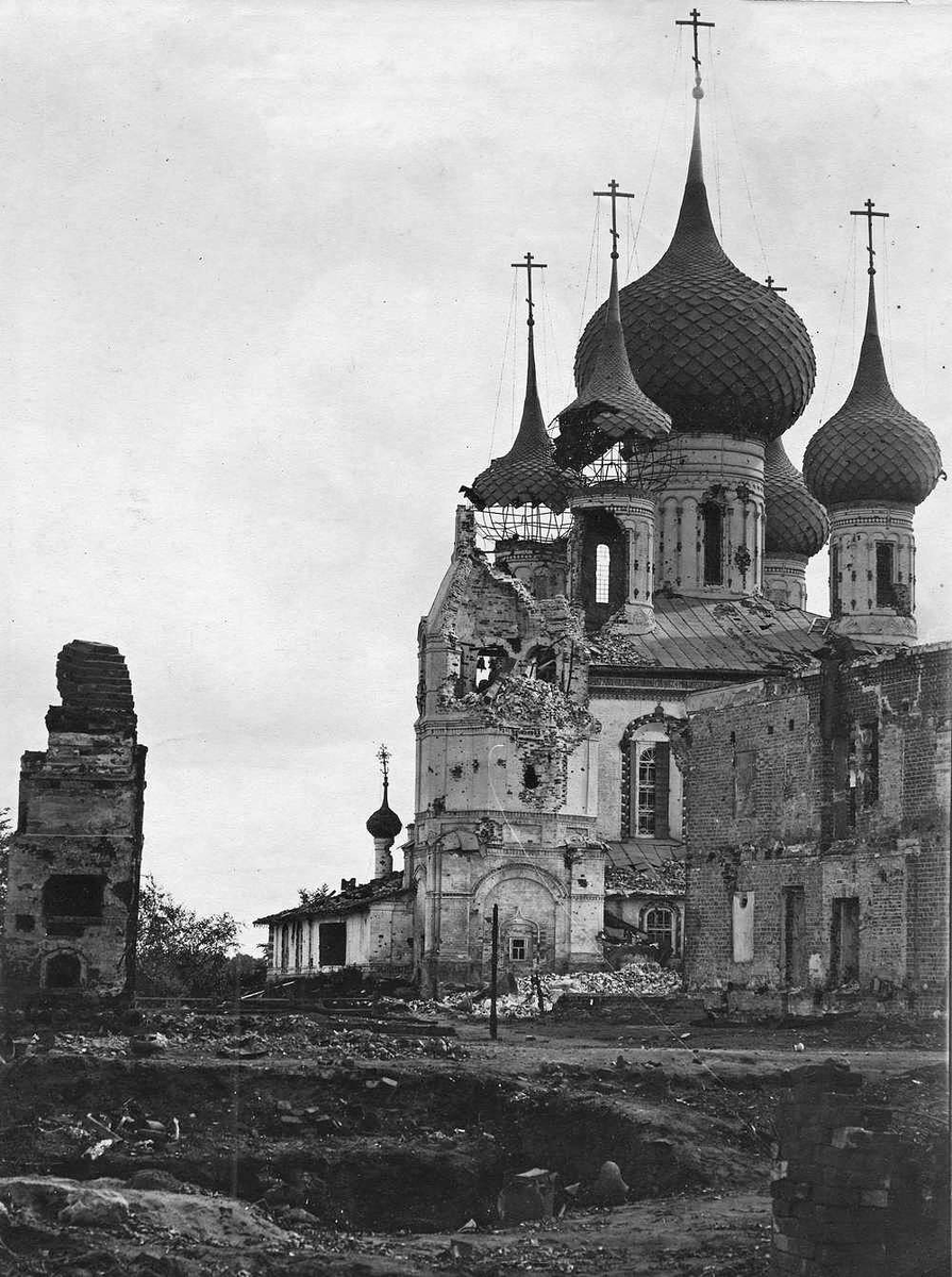 Церковь Петра и Павла, повреждённая артиллерией во время подавления восстания