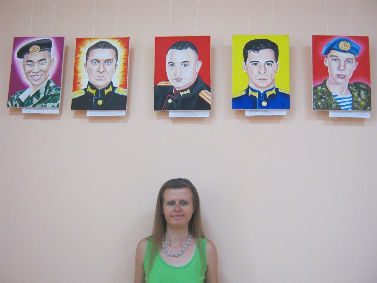    В Новочеркасске местная художница представила портрет Героя России Сергея Панова Марина Шарт