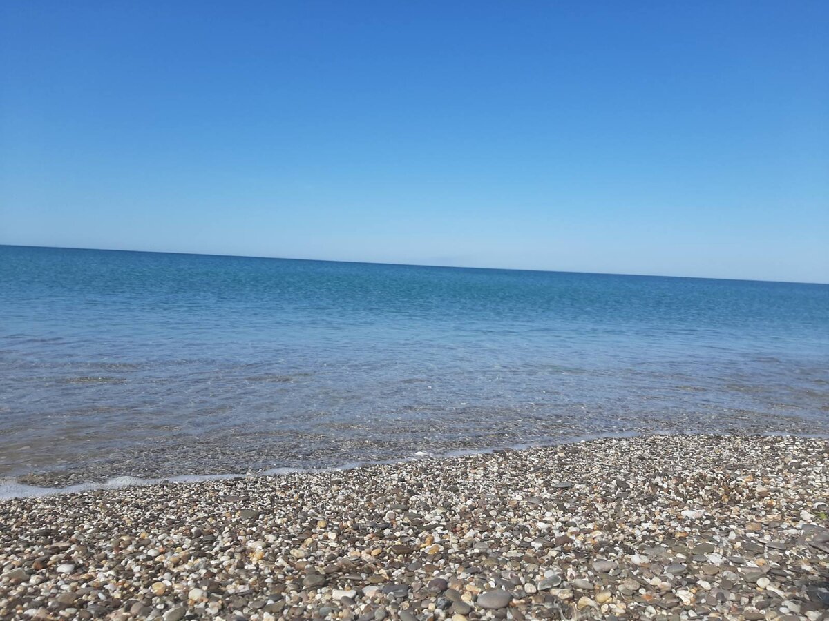 Водичка чистейшая на пляже "Каламит".